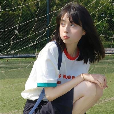 穿黄靴子的女孩